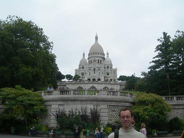 Ivan devant la basilique du Sacr-Coeur